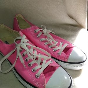 Converse low tops. Like new!